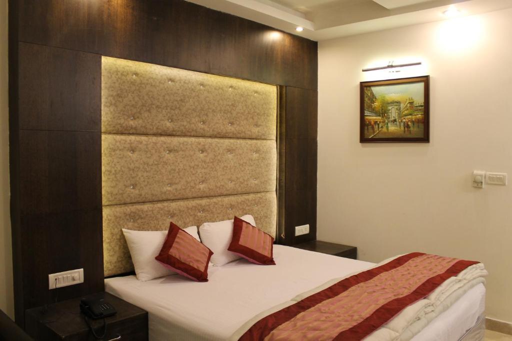 Hotel City Heights New Delhi Bagian luar foto